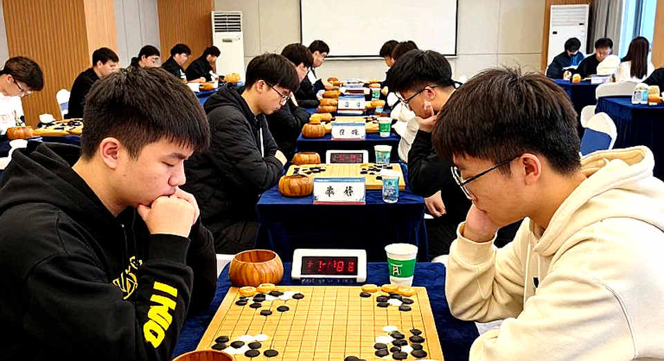 Firouzja hạ Carlsen: Khi thời gian trở thành kẻ thù thật sự của ngôi vua