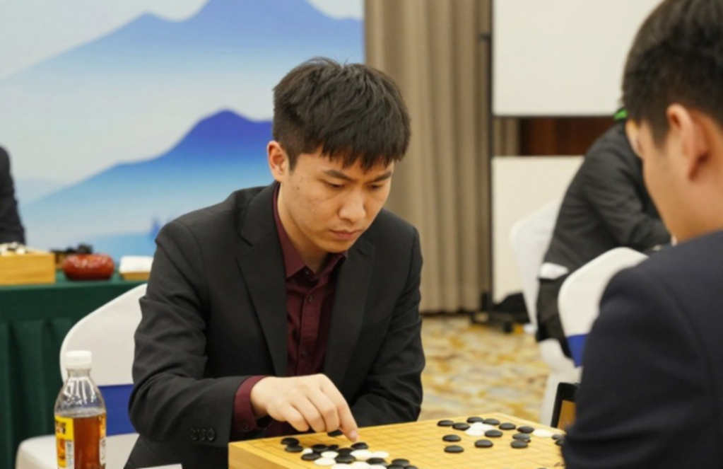ChessBase Magazine số 225: Bent Larsen trên bìa, 27 ván cờ ngắn bên trong