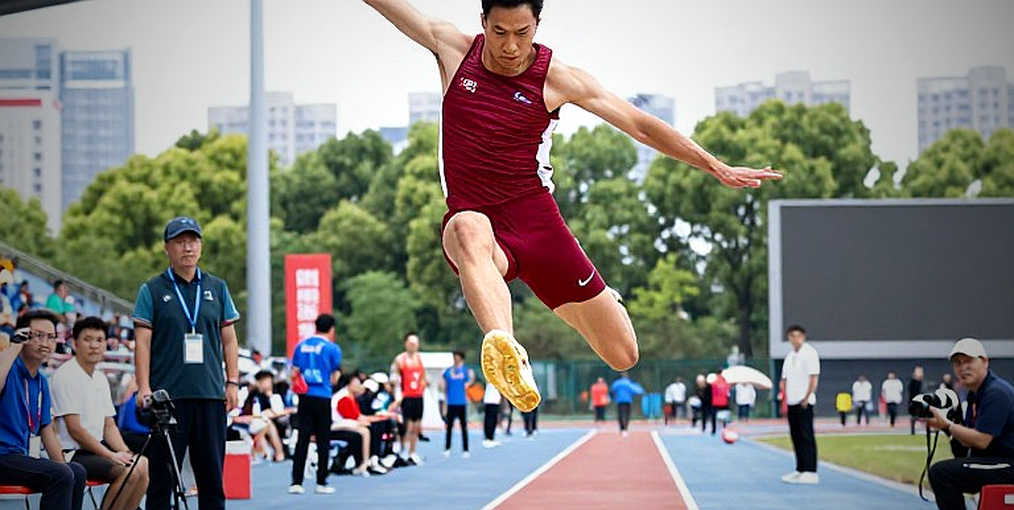 Amy Hunt lập cột mốc mới với 22.16 giây tại Diamond League final